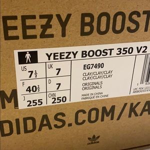 YEEZY BOOST 350 CLAY